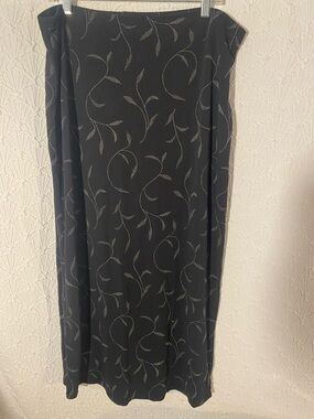 GAP Black Maxi Skirt with Silver Leaf Pattern Size XL Slit on one side Delicate